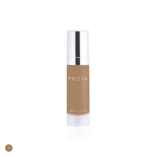 Frøya Photo Finish Moisture Foundation, No. 7 Mørk med varm undertone